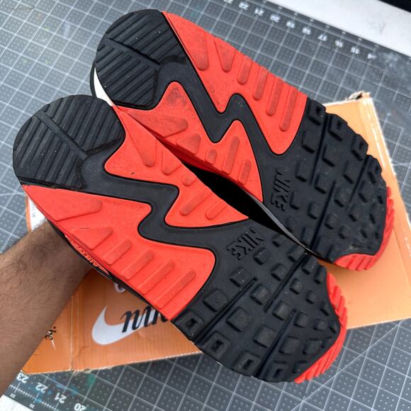 Athletic_Shoes
